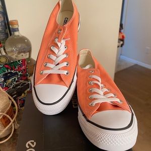 Converse unisex low top shoe.